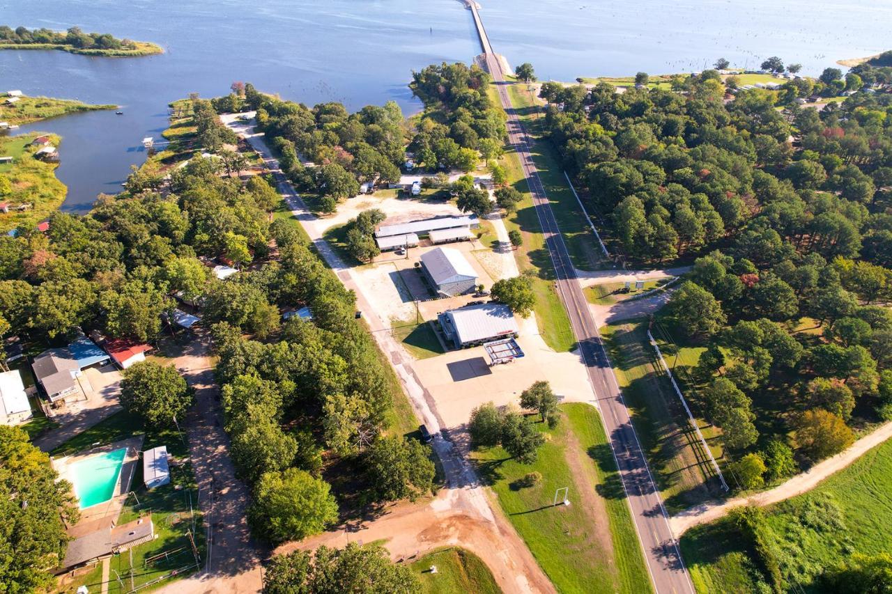 Axtons Bass City Lake Front Resort Emory Exterior foto